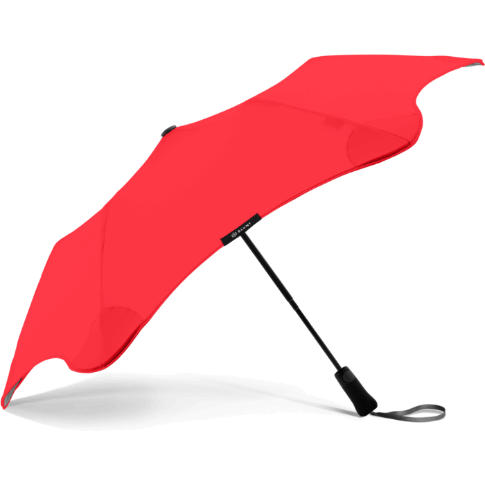 Blunt Metro 2020 umbrella Red outside