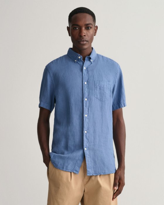 Gant Regular Fit Garment Dyed Short Sleeve Shirt model
